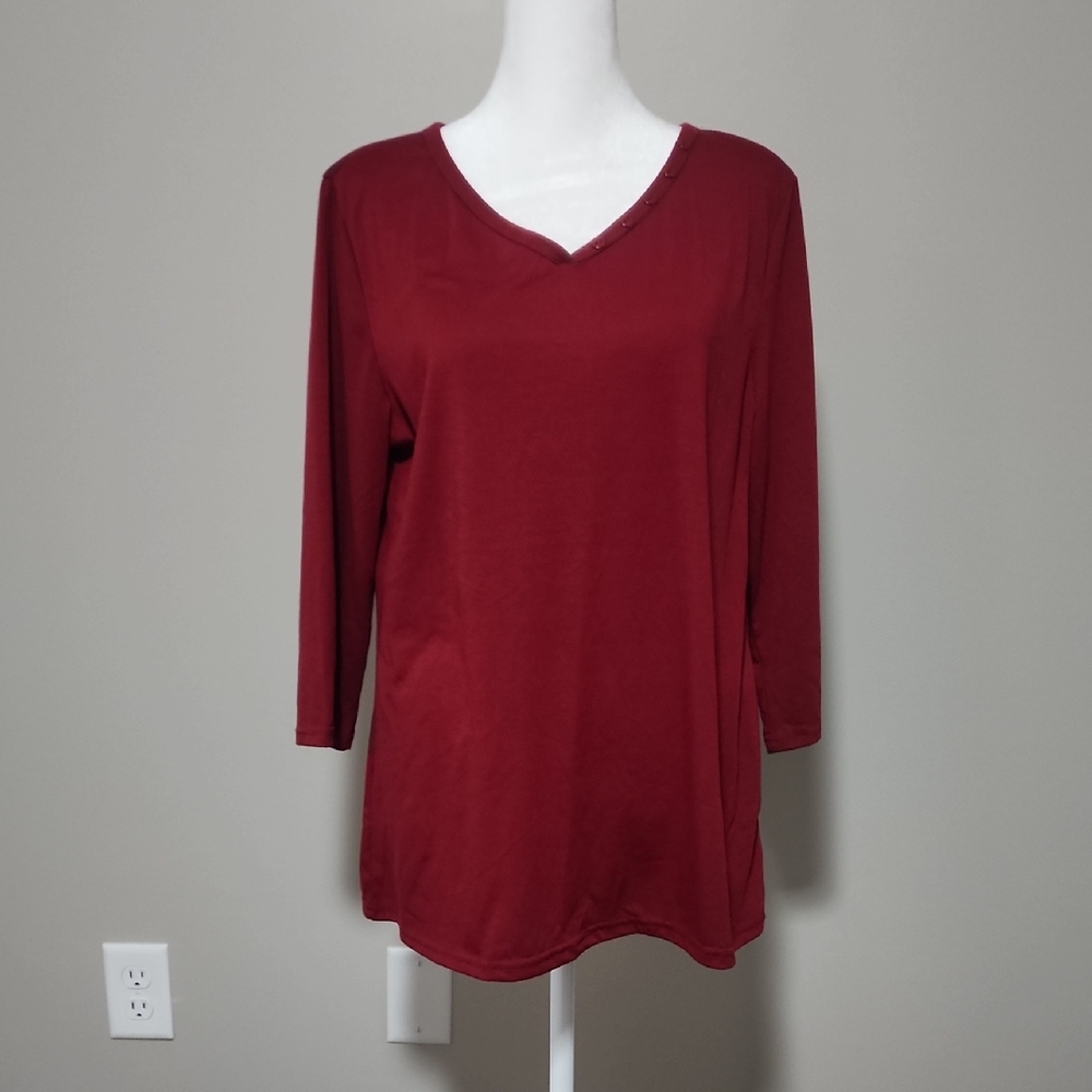 Women's V-Neck 3/4 Sleeve Top - Burgundy